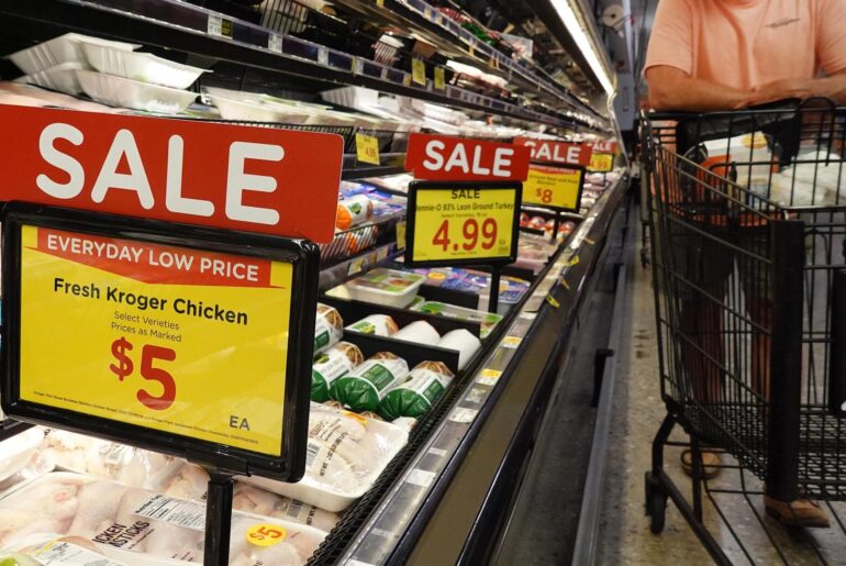 Seattle mayor signs grocery ‘fair pricing’ into law, bans surveillance