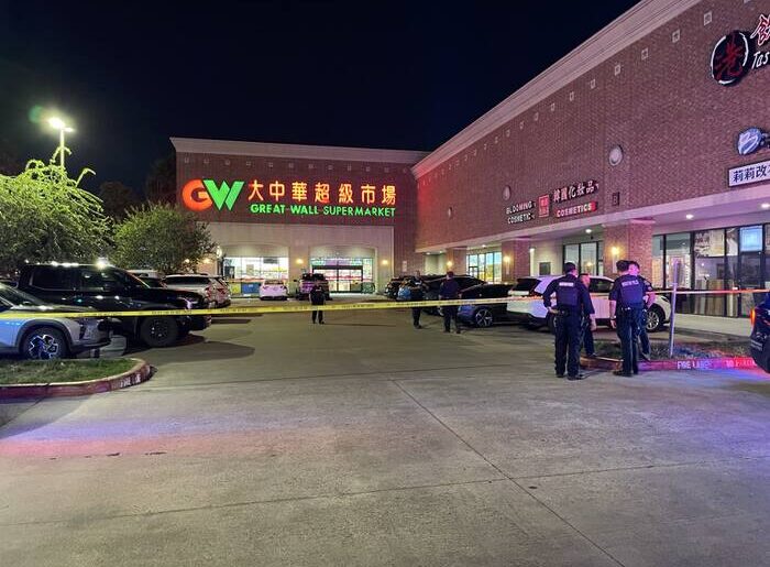 Security guard, customer exchange gunfire after argument about dog inside grocery store in Houston’s Chinatown