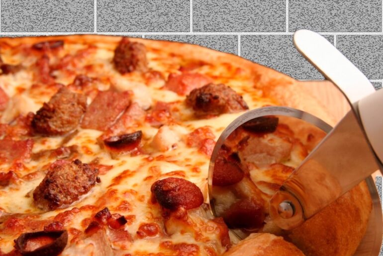 5 Best Sausage Pizzas at Chain Restaurants, According to Chefs