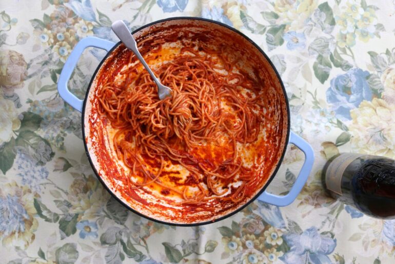 Recipe for spicy, garlicky spaghetti all’assassina achieves deep flavour by cooking the pasta in sauce