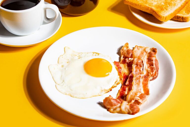 If You Remember These 5 Breakfast Chains, You Grew Up in the Golden Age of American Dining
