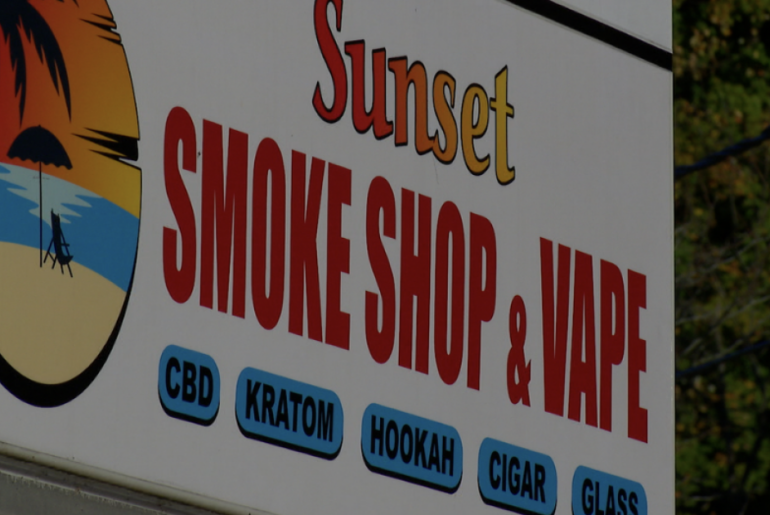 Akron police search for 2 suspects after armed robbery at local smoke shop