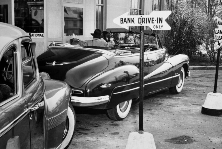 How California's In-N-Out Burger Paved The Way For Modern Drive-Thrus