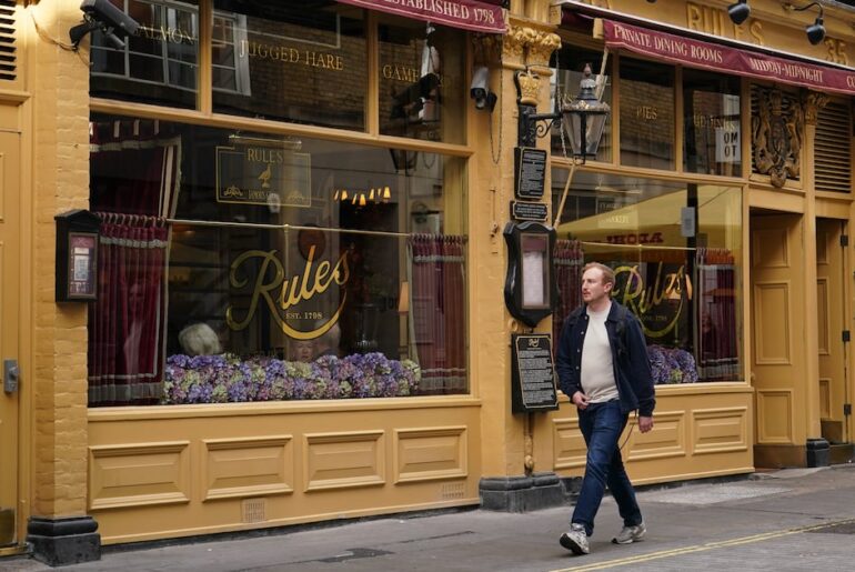 Building housing London's oldest restaurant donated to charity
