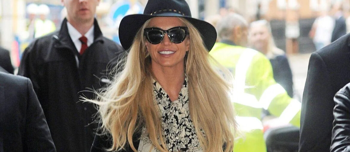 Britney Spears Covers Her Face With Scarf at New York City Restaurant as Insider Claims She 'Enjoyed Three Glasses a Wine'