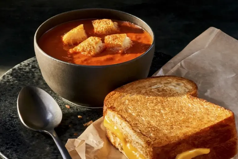 5 Restaurant Chains With the Best Grilled Cheese & Tomato Soup, According to Chefs