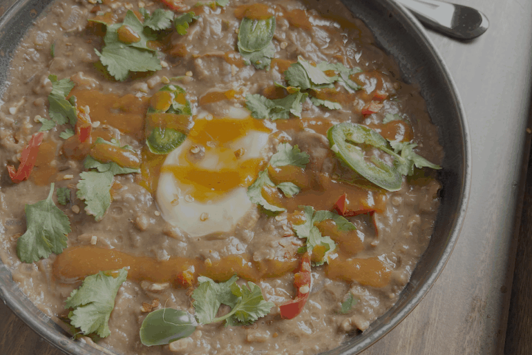 Spicy refried beans with egg